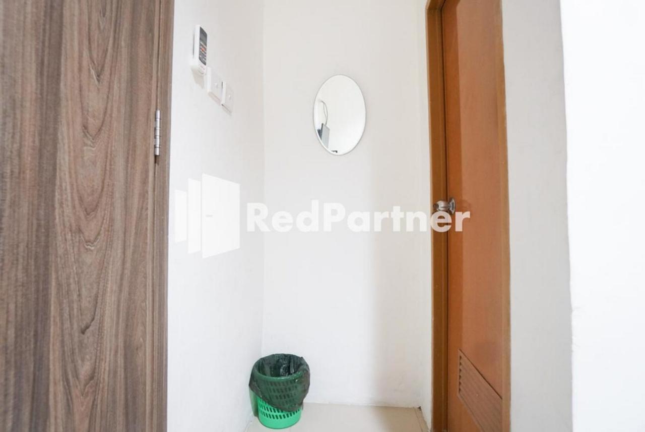 Eascot Hotel Mitra Reddoorz Jakarta Eksteriør bilde
