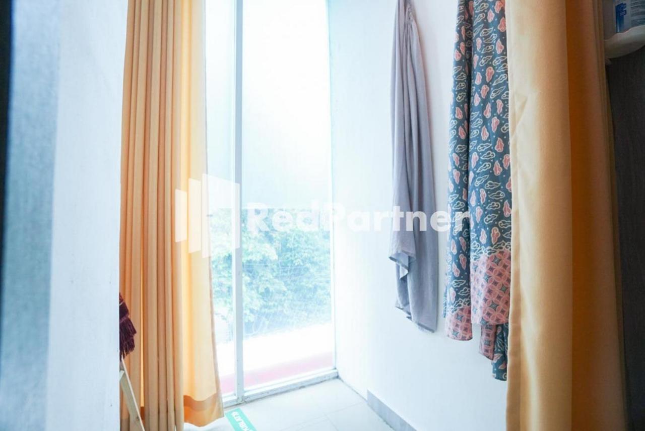 Eascot Hotel Mitra Reddoorz Jakarta Eksteriør bilde